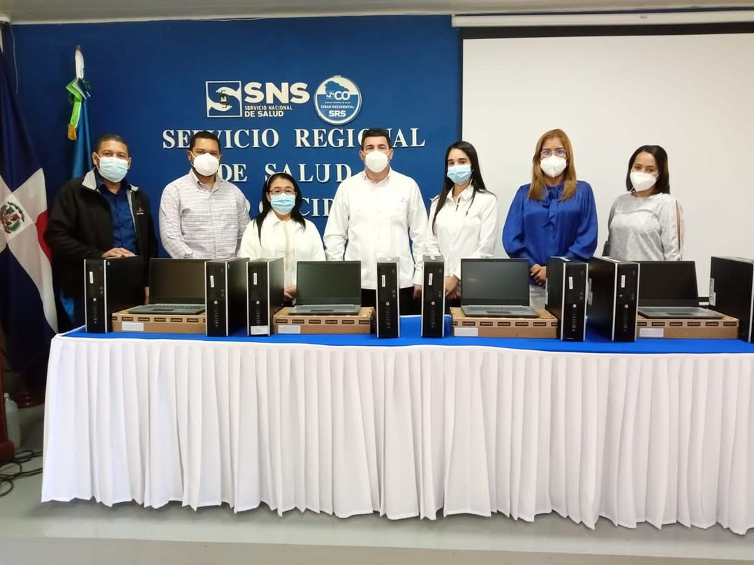 SRSCO,  entrega equipos tecnológicos (computadoras).